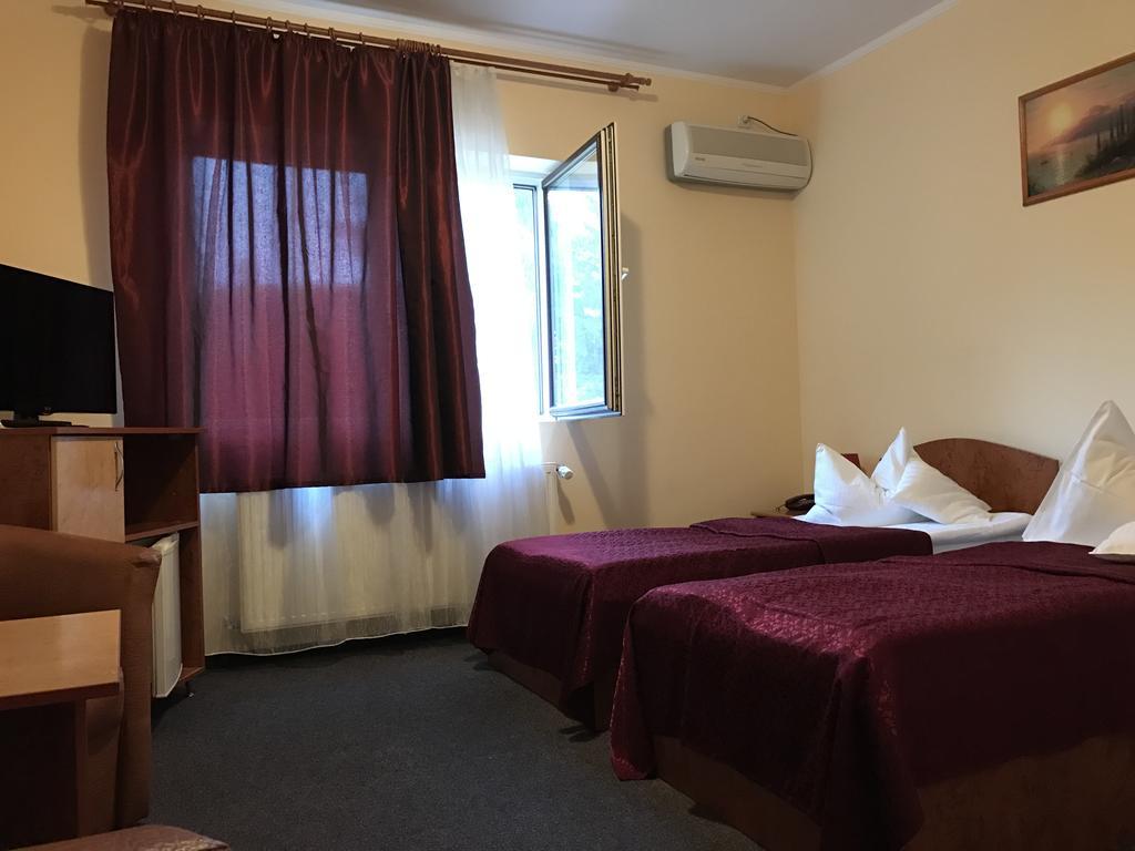 Hotel Cardinal Satu Mare Zewnętrze zdjęcie