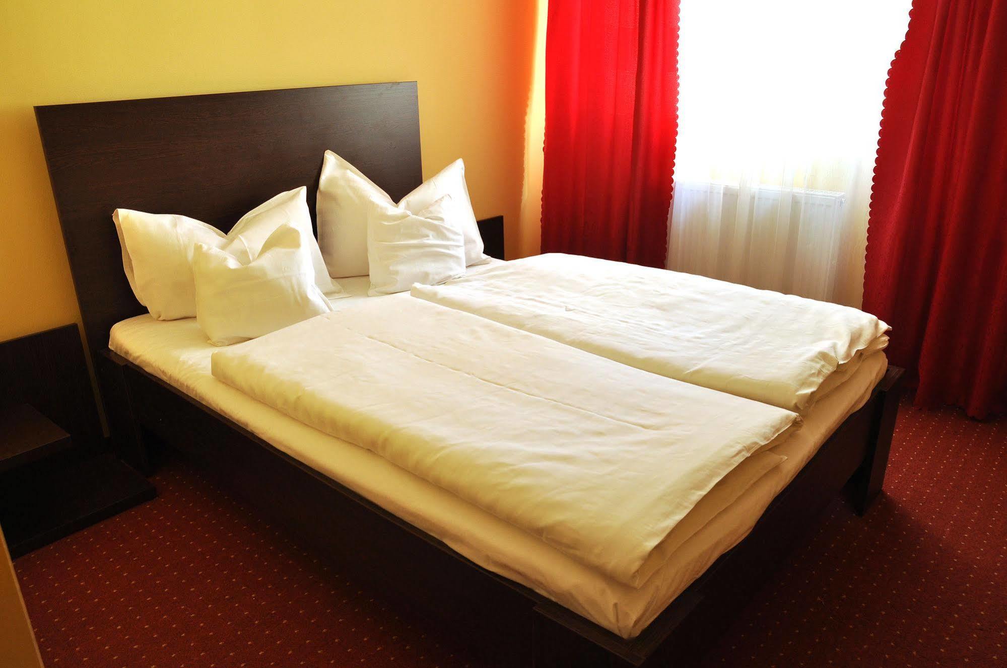 Hotel Cardinal Satu Mare Zewnętrze zdjęcie