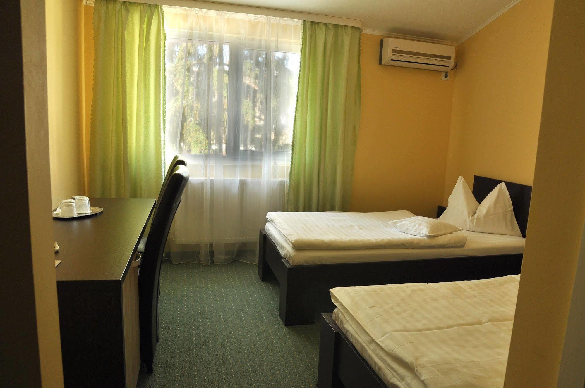 Hotel Cardinal Satu Mare Zewnętrze zdjęcie
